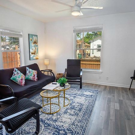 Charming 4Br2Ba Only 5 Mins Downtown Riverwalk サンアントニオ エクステリア 写真