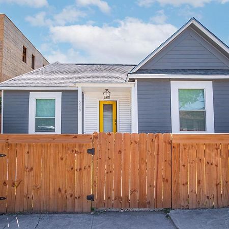 Charming 4Br2Ba Only 5 Mins Downtown Riverwalk サンアントニオ エクステリア 写真