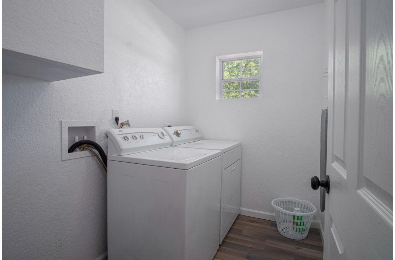 Charming 4Br2Ba Only 5 Mins Downtown Riverwalk サンアントニオ エクステリア 写真