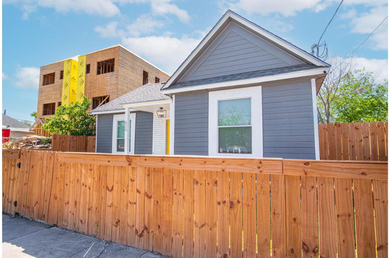 Charming 4Br2Ba Only 5 Mins Downtown Riverwalk サンアントニオ エクステリア 写真