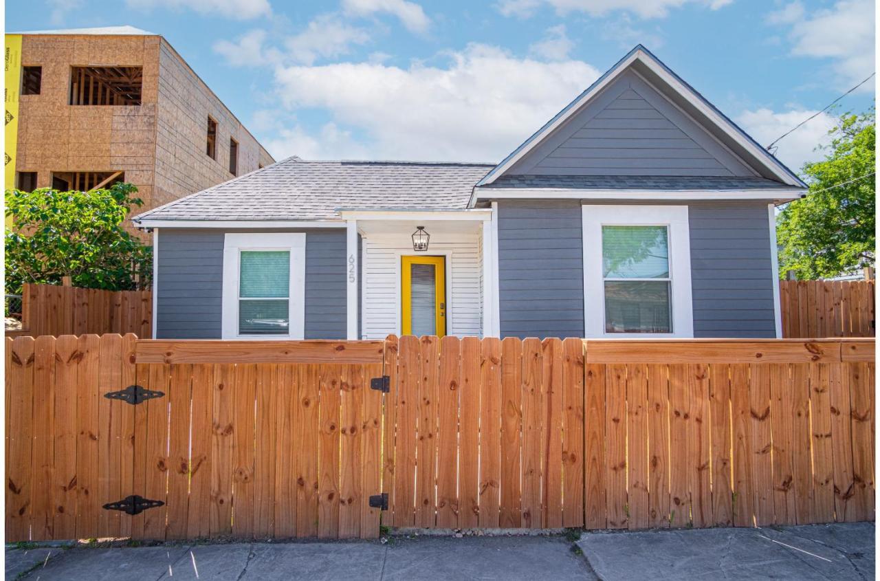Charming 4Br2Ba Only 5 Mins Downtown Riverwalk サンアントニオ エクステリア 写真