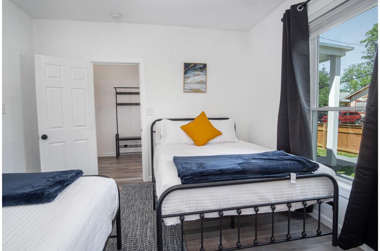Charming 4Br2Ba Only 5 Mins Downtown Riverwalk サンアントニオ エクステリア 写真