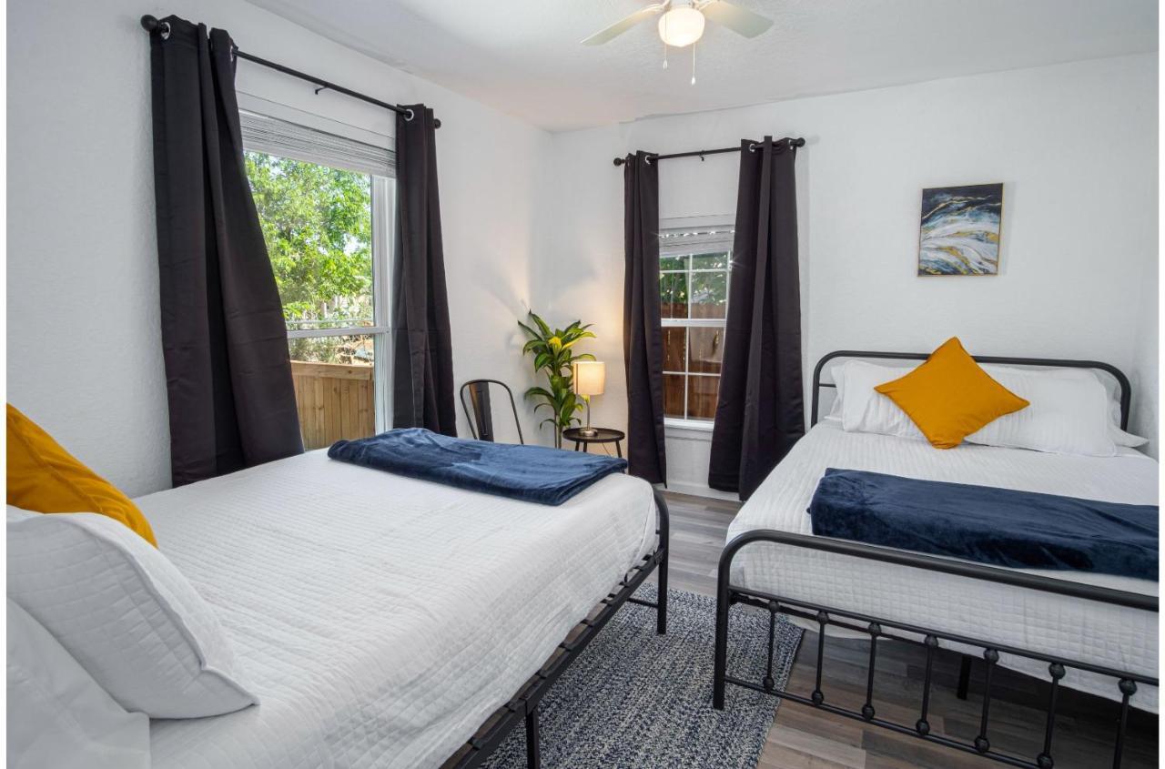 Charming 4Br2Ba Only 5 Mins Downtown Riverwalk サンアントニオ エクステリア 写真