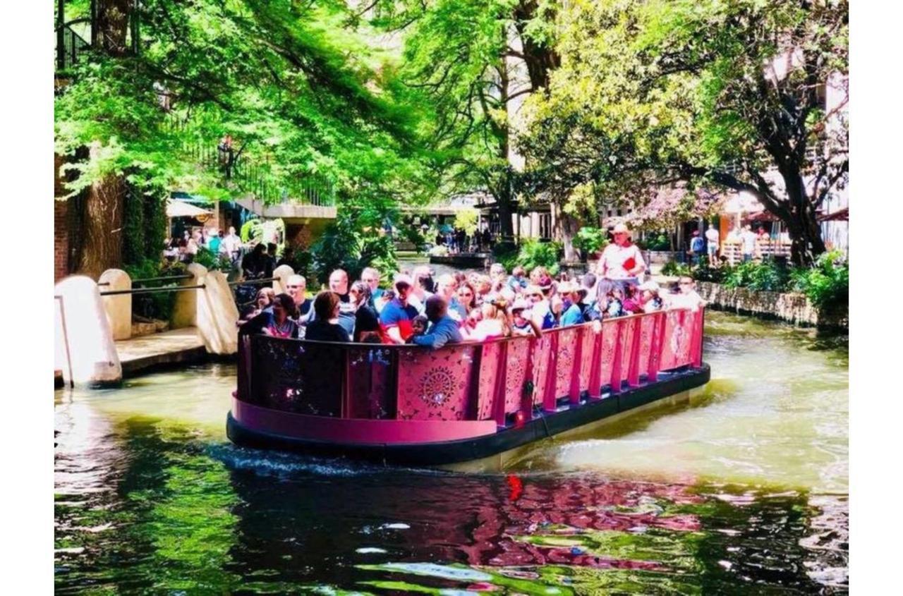 Charming 4Br2Ba Only 5 Mins Downtown Riverwalk サンアントニオ エクステリア 写真